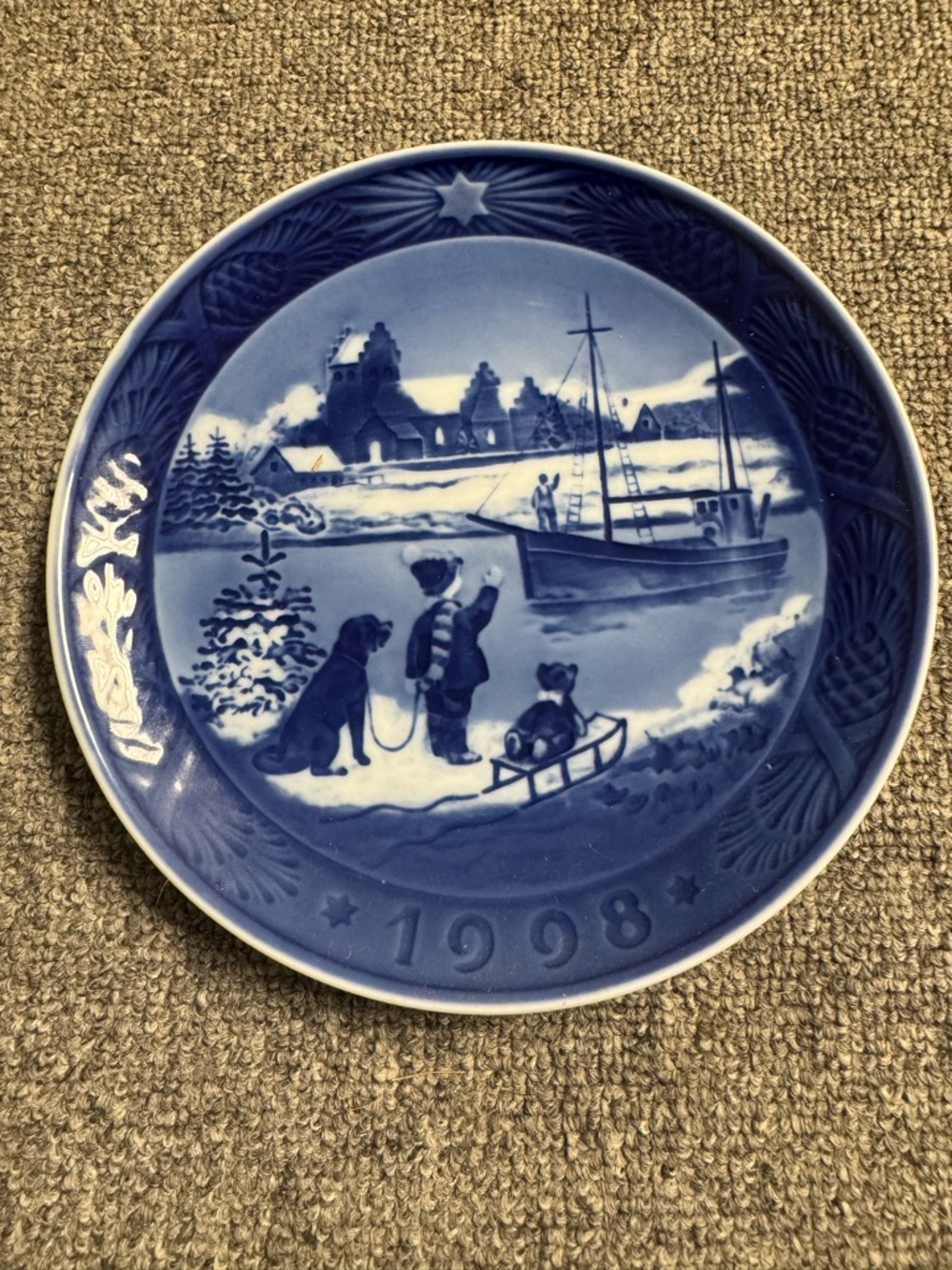 Royal Copenhagen Blue and White 1998 Winter Scene Decorative Plate